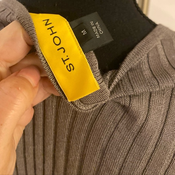 ST. John sweater size medium - Picture 4 of 4